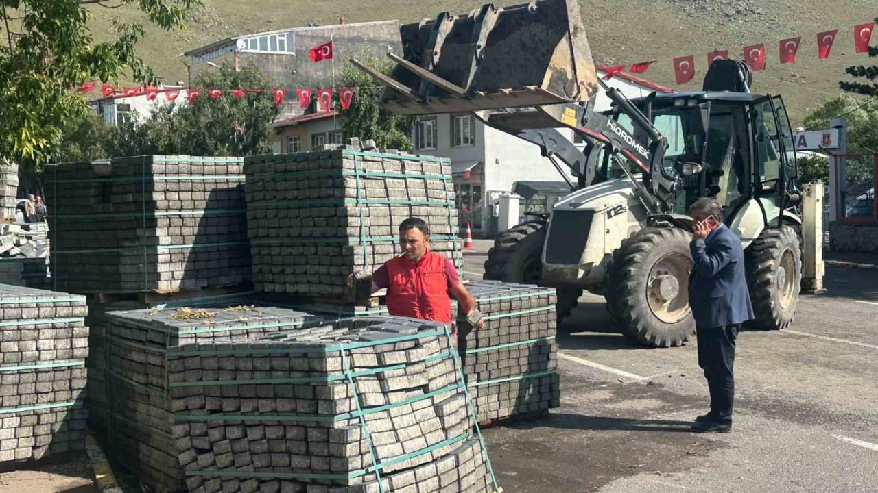 Çıldır Belediyesi’nden kaldırım yenileme çalışması