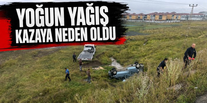 Sarıkamış’ta yağış kazaya neden oldu: Hafif ticari araç şarampole devrildi, 2 yaralı