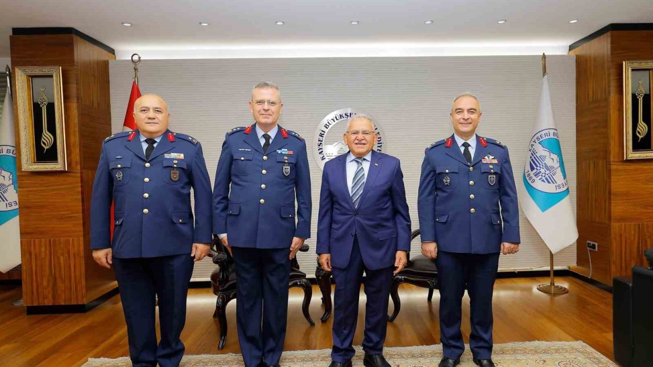Başkan Büyükkılıç, Kayseri’nin yeni atanan komutanlarını ağırladı