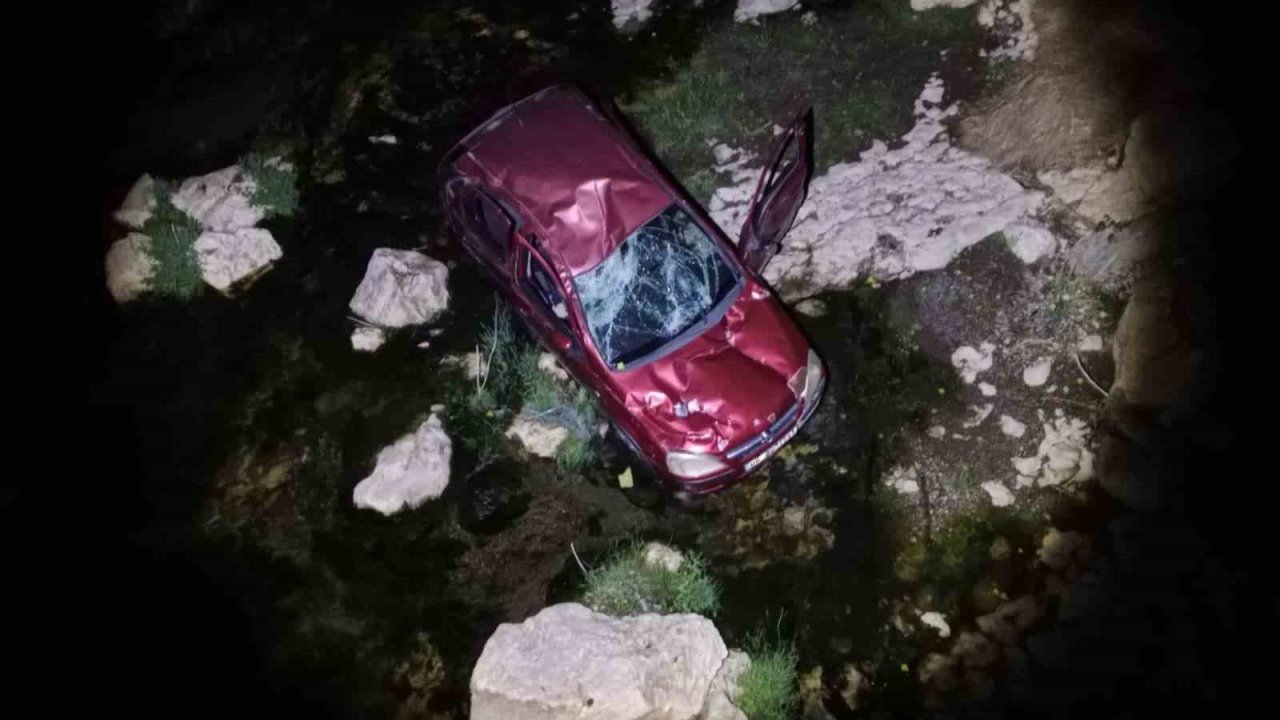 Kastamonu’da otomobil çaya uçtu: 4 yaralı