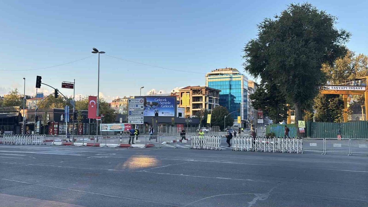 30 Ağustos Zafer Bayramı kutlamaları nedeniyle Vatan Caddesi trafiğe kapatıldı