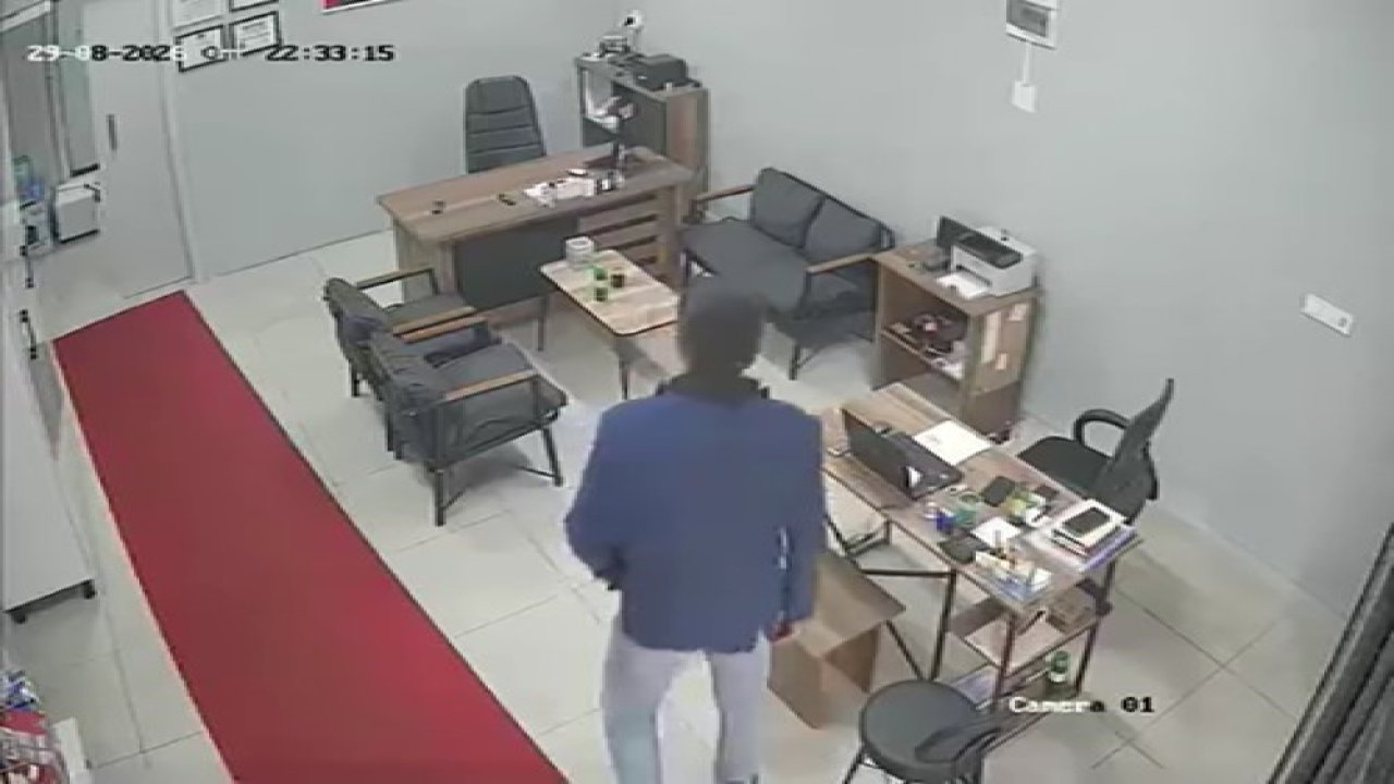 Cep telefonu hırsızlığı kameraya takıldı