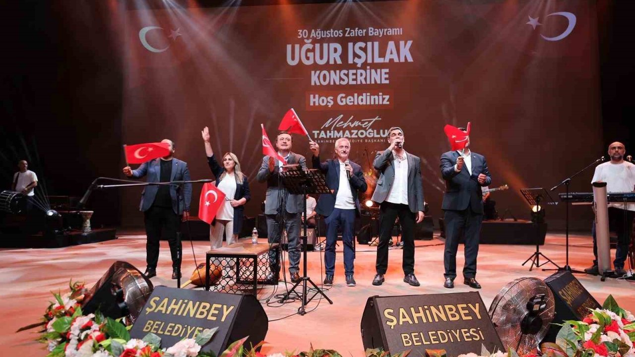Şahinbey’de zaferin coşkusu şarkılarla taçlandı