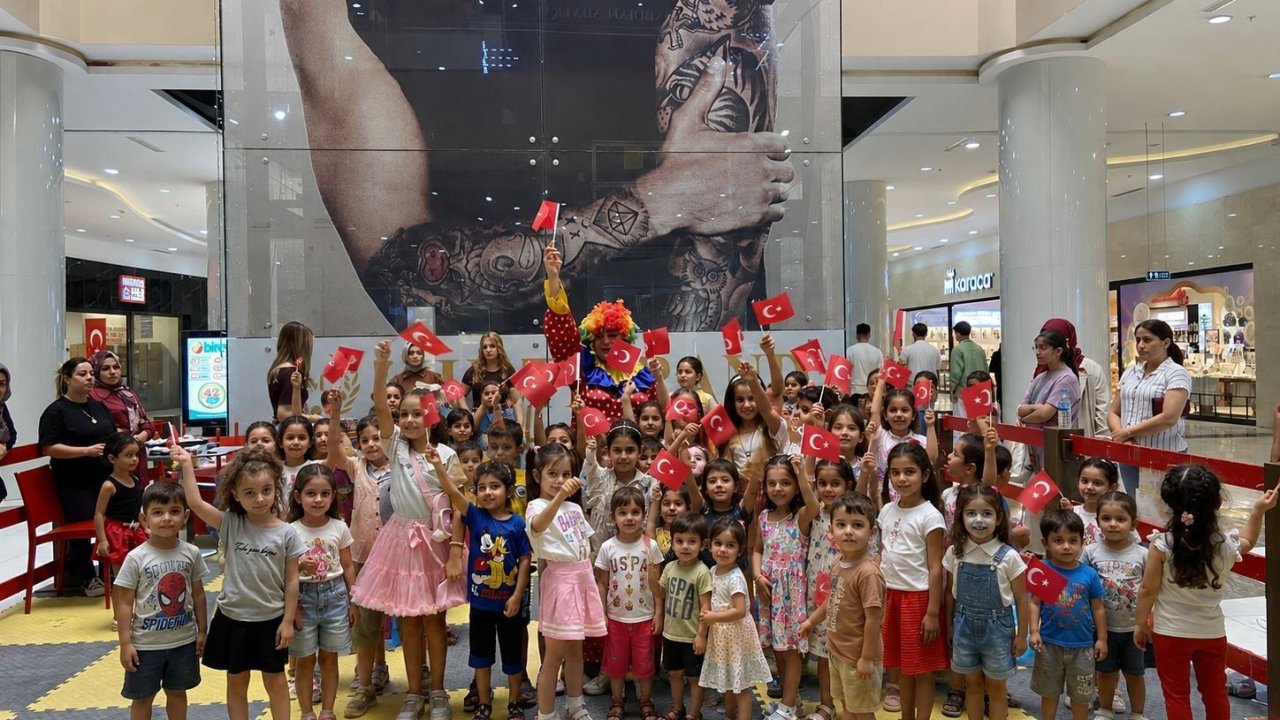 Mardian Mall’da 30 Ağustos Zafer Bayramı coşkusu çocuklarla birlikte yaşandı