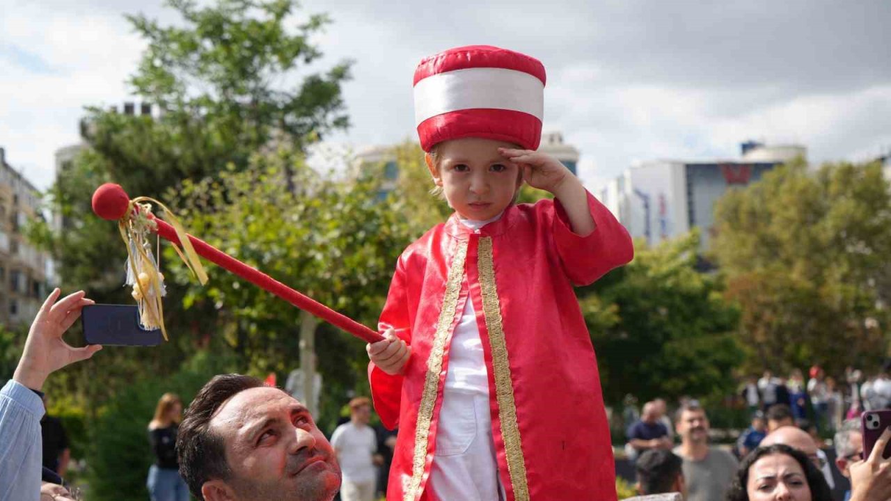 Başkentte 30 Ağustos Zafer Bayramı nedeniyle geçit töreni düzenlendi