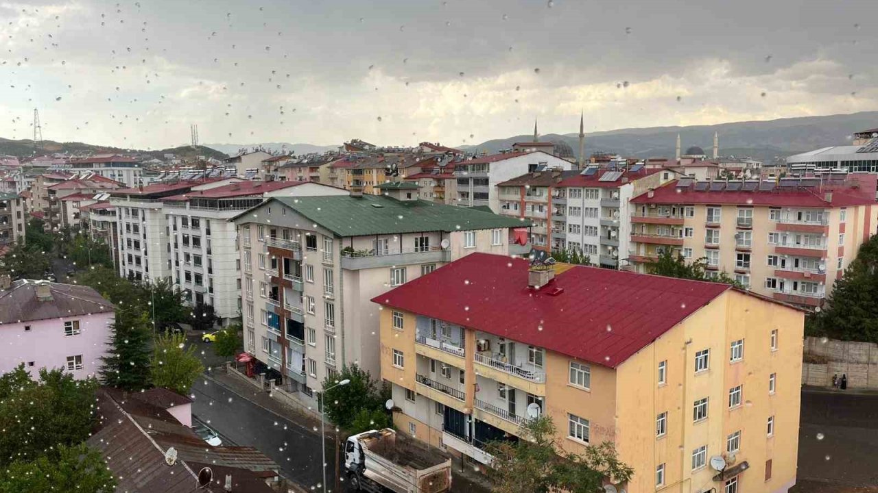 Bingöl’de sağanak yağış etkili oldu