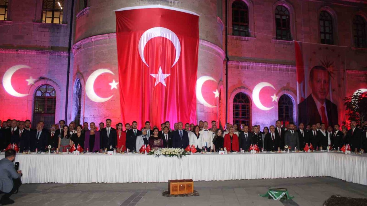 Vali Çiçek: "Biz tehdit edilebilecek bir devlet değiliz"