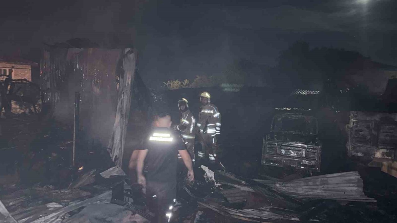 Bursa’da samanlıkta başlayan yangın eve sıçradı