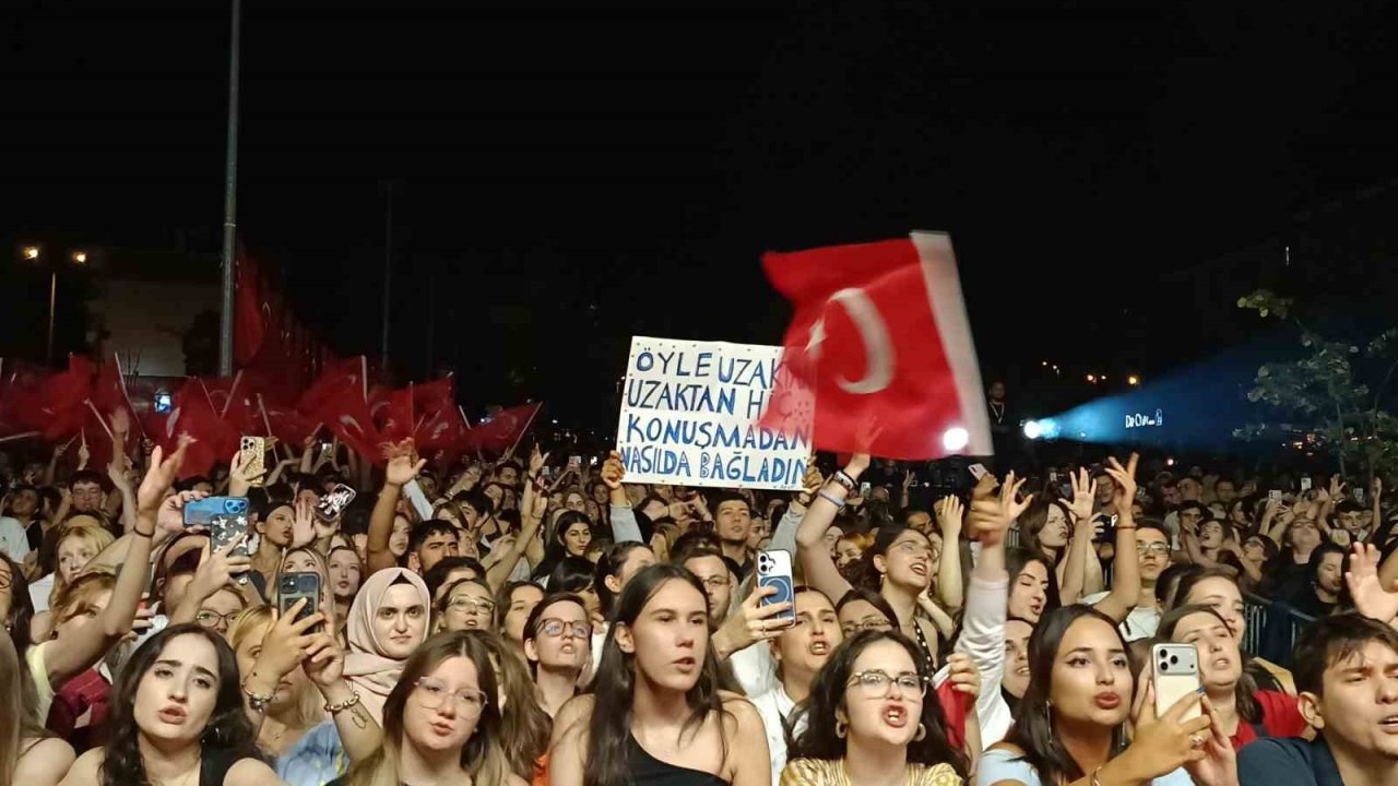 Edirne’de 30 Ağustos coşkusu Göksel konseriyle taçlandı