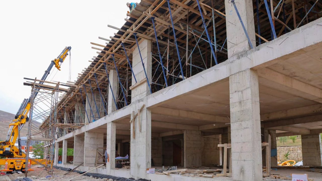 Bayburt’ta 3 okulun yapımı devam ediyor