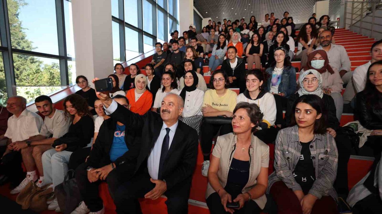 Gebze’de üniversiteyi ilk kez kazananlara 12 bin TL destek