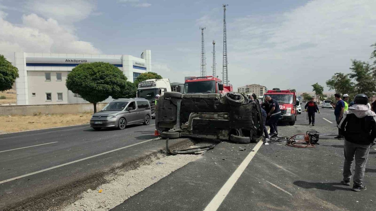 Tatvan’da iki araç çarpıştı: 2 yaralı