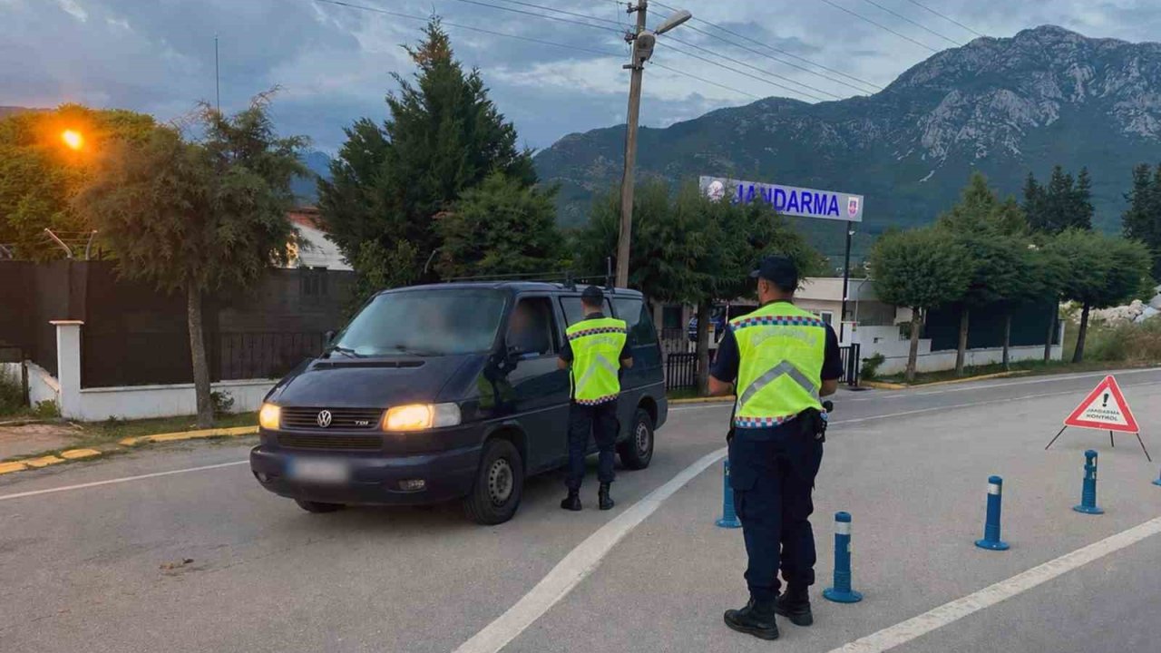 Muğla’da Jandarma trafik denetimlerinde 155 araç trafikten men edildi