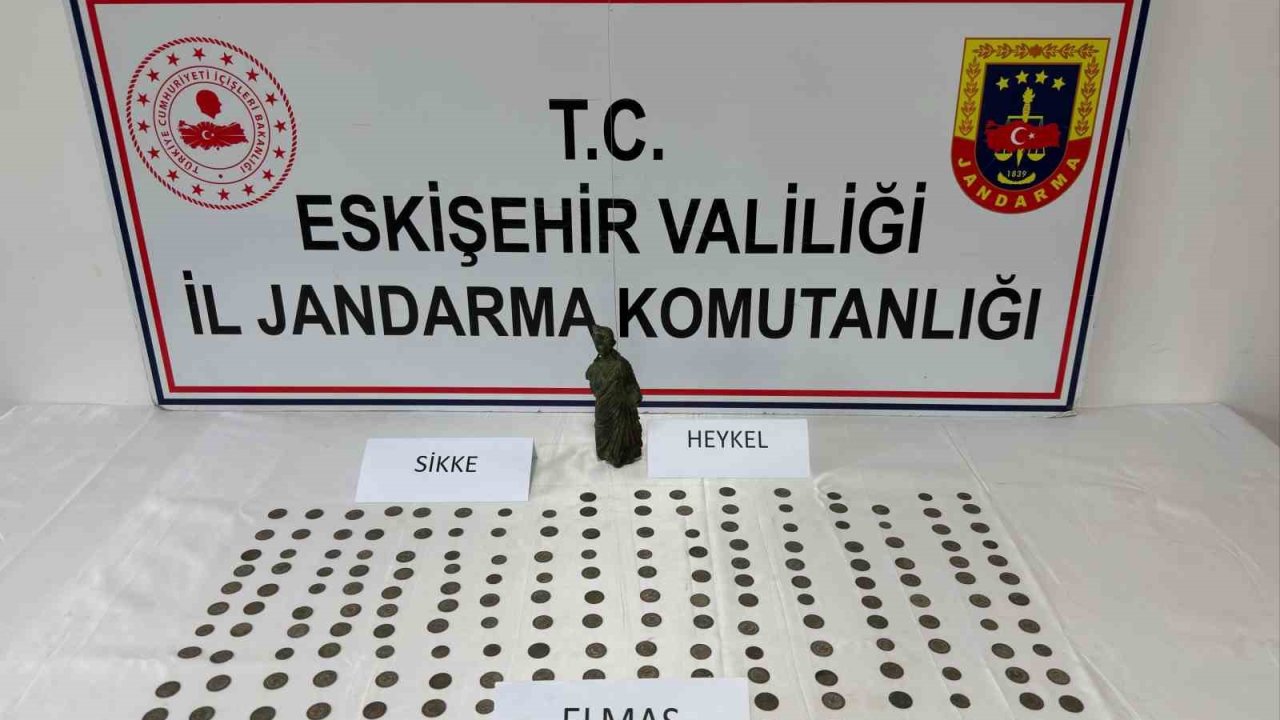Jandarma tarihi eser değerinde 1 elmas, 1 heykel ve 194 bronz sikke ele geçirdi, şüpheli tutuklandı
