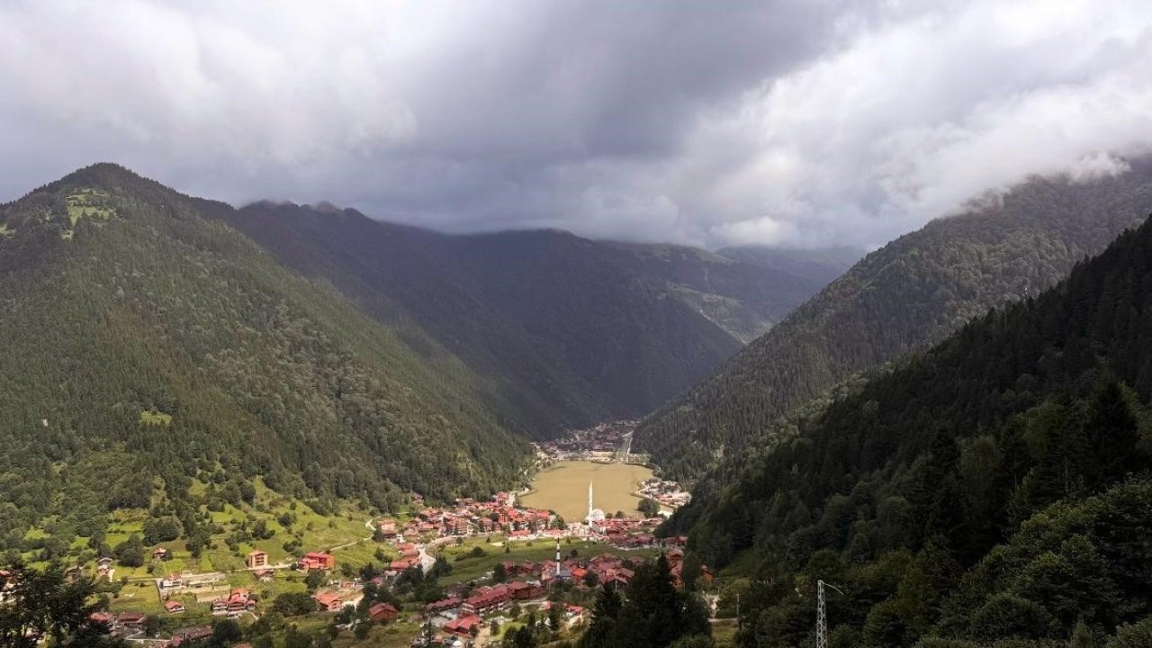 Uzungöl, yağış sonrası kahverengine büründü