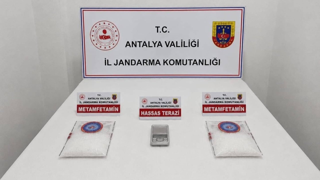 Antalya’da otel odasında uyuşturucuya 2 tutuklama
