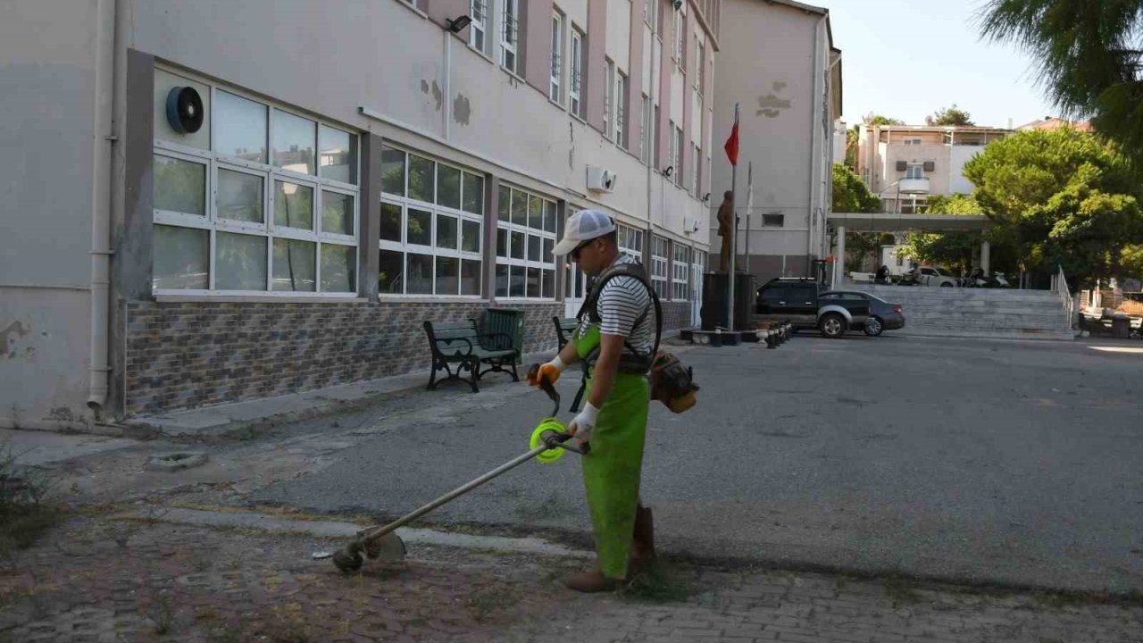 Kuşadası Belediyesi okulları yeni eğitim yılına hazırlıyor