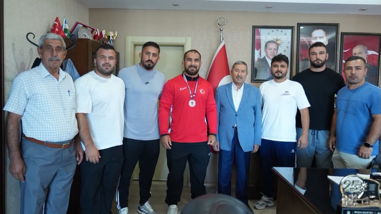 Darende Belediye Başkanı Bozkurt’tan şampiyon Feyzullah Aktürk’e tebrik