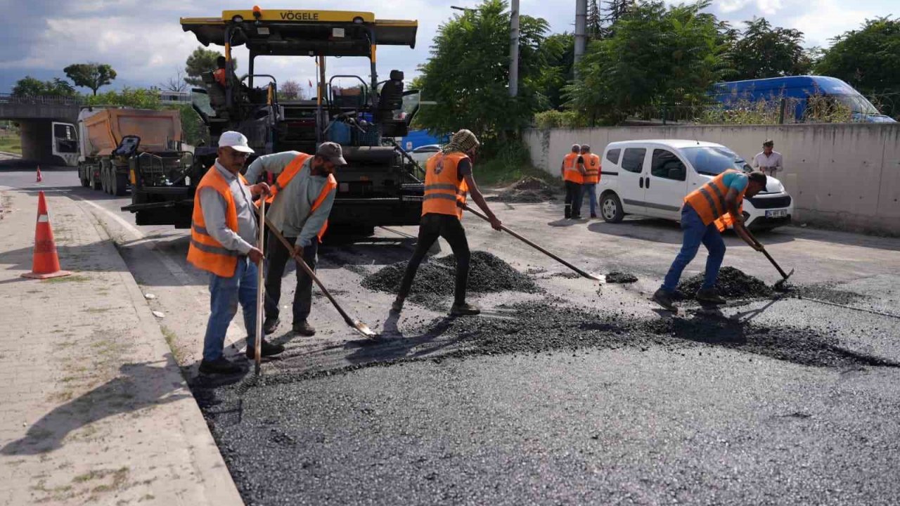 Düzce’de asfalt çalışmaları gece gündüz devam ediyor