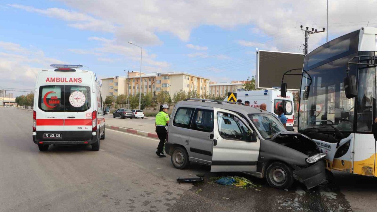 Karaman’da halk otobüsü ile ticari araç kafa kafaya çarpıştı: 5 yaralı