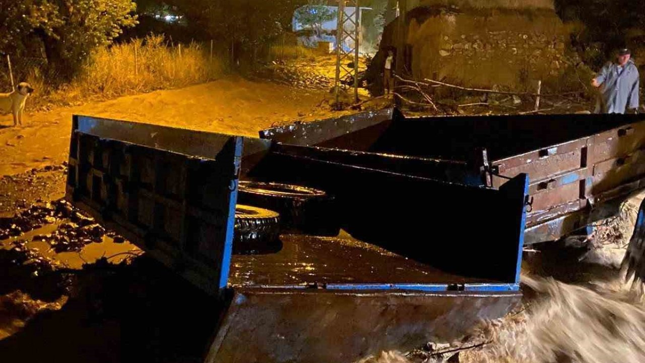 Erzincan’da sağanak yağış Saraycık köyünde taşkına neden oldu