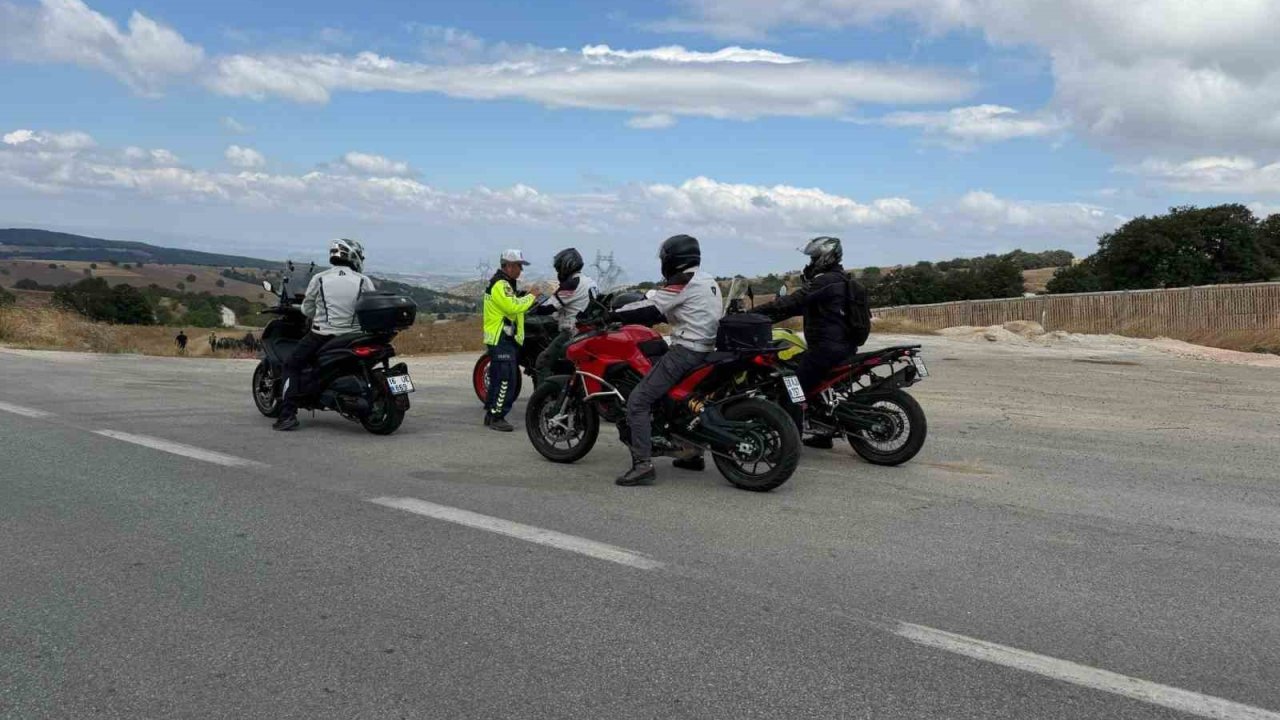 Motosiklet sürücülerine ’Reflektif Yelek Giy’, ’Görünür Ol’ uyarısı