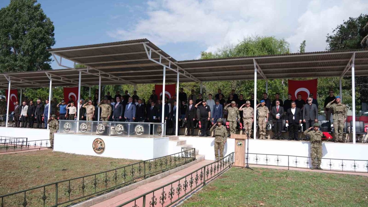 Tatvan’da ‘Sancak ve Komuta Devir Teslim Töreni’ gerçekleştirildi