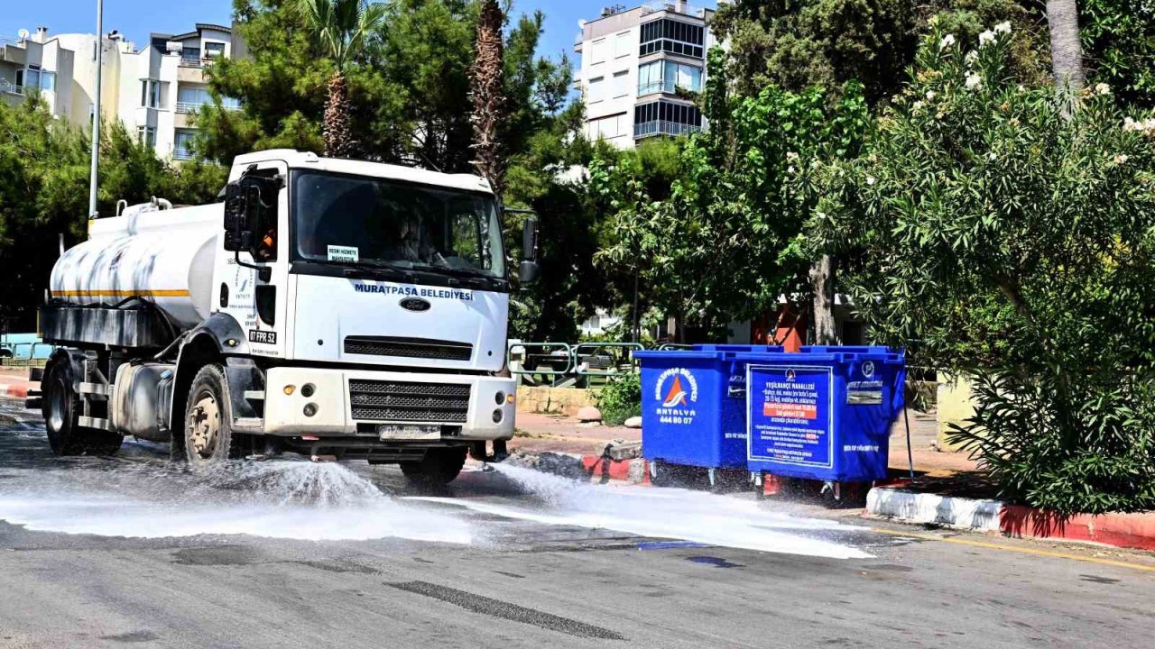 Muratpaşa’da çöp konteynerlerinde hijyen mesaisi