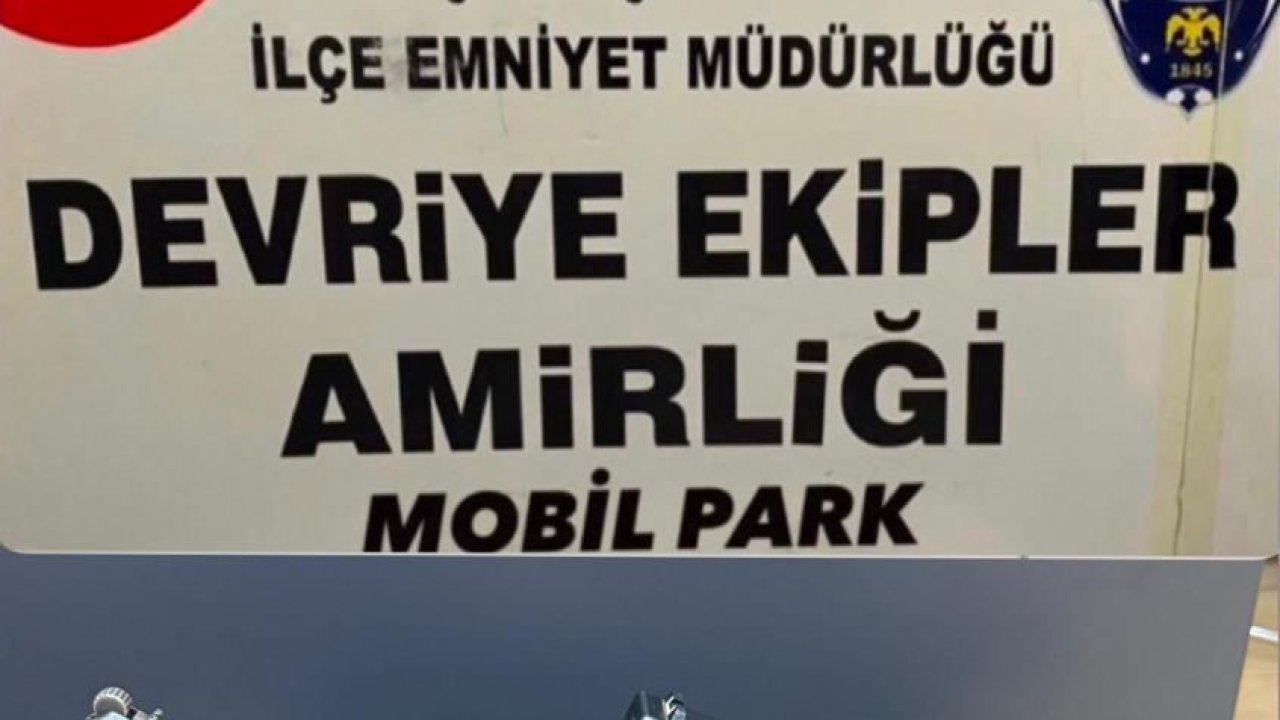 Küçükçekmece’de şüphe üzerine durdurulan araçtan silah ve çakar sistemi çıktı