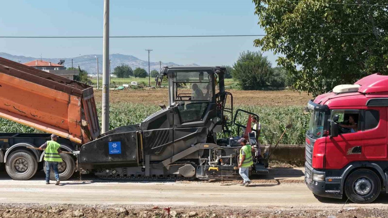 İncirliova’da yol yenileme çalışmaları devam ediyor
