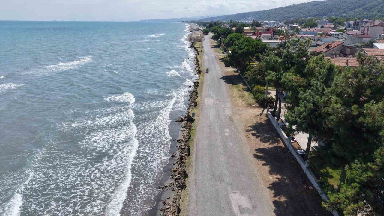 Samsun’da kıyı erozyonu yola kadar ulaştı, yapıları tehdit ediyor