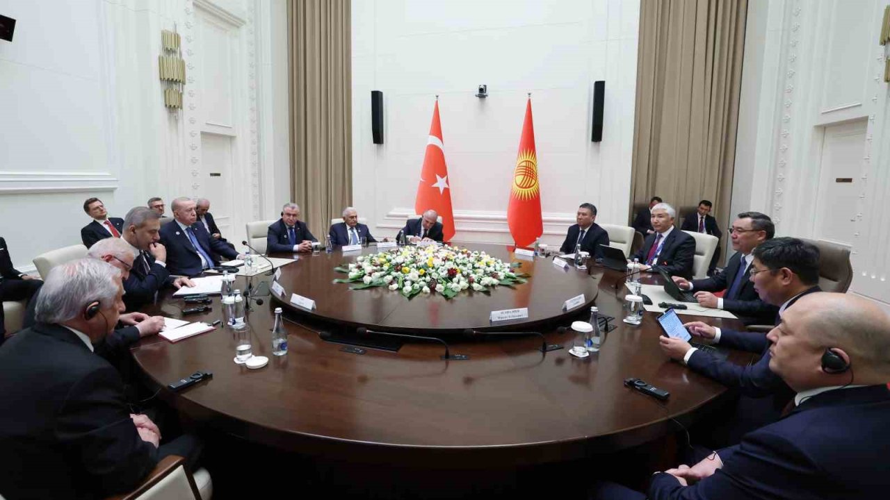 Cumhurbaşkanı Erdoğan, Kırgız mevkidaşı Caparov ile görüştü