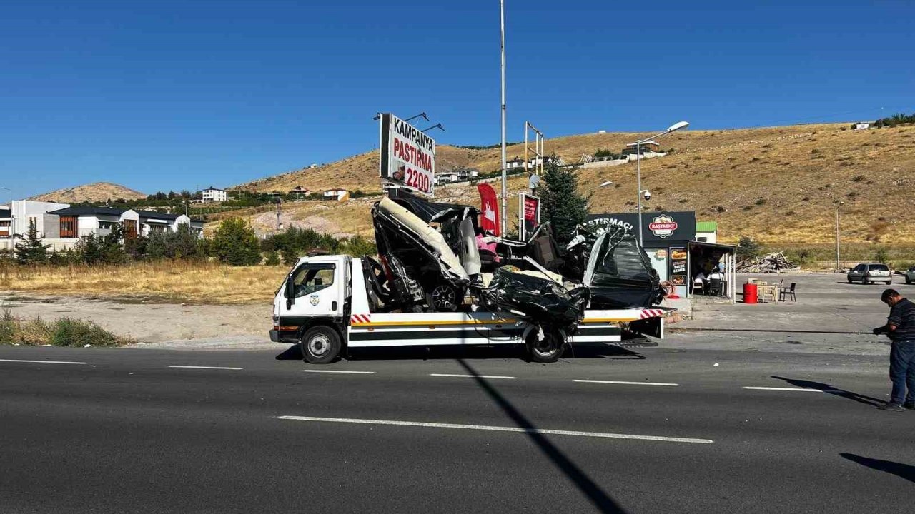 Kayseri’de yolcu otobüsü ile minibüs çarpıştı: 3 yaralı