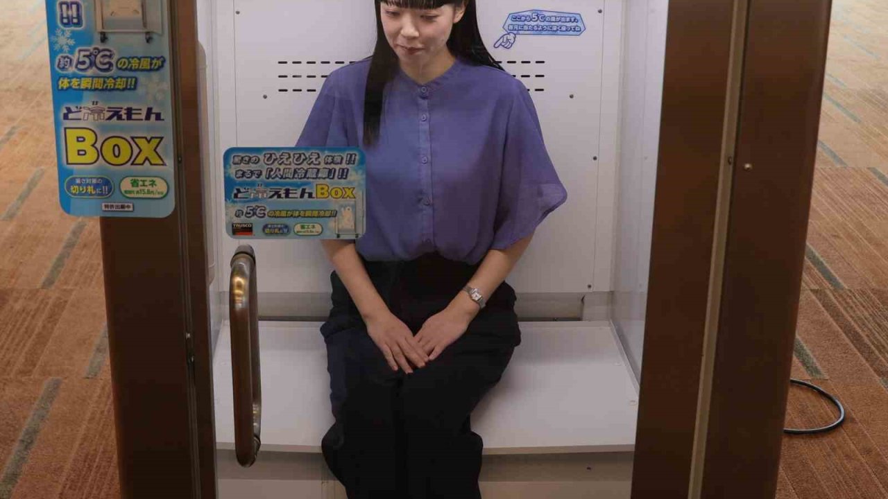Japonya’da aşırı sıcaklara karşı insan buzdolabı üretildi