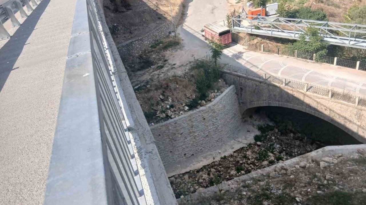 Hamsu köprüsü tehlike saçıyor