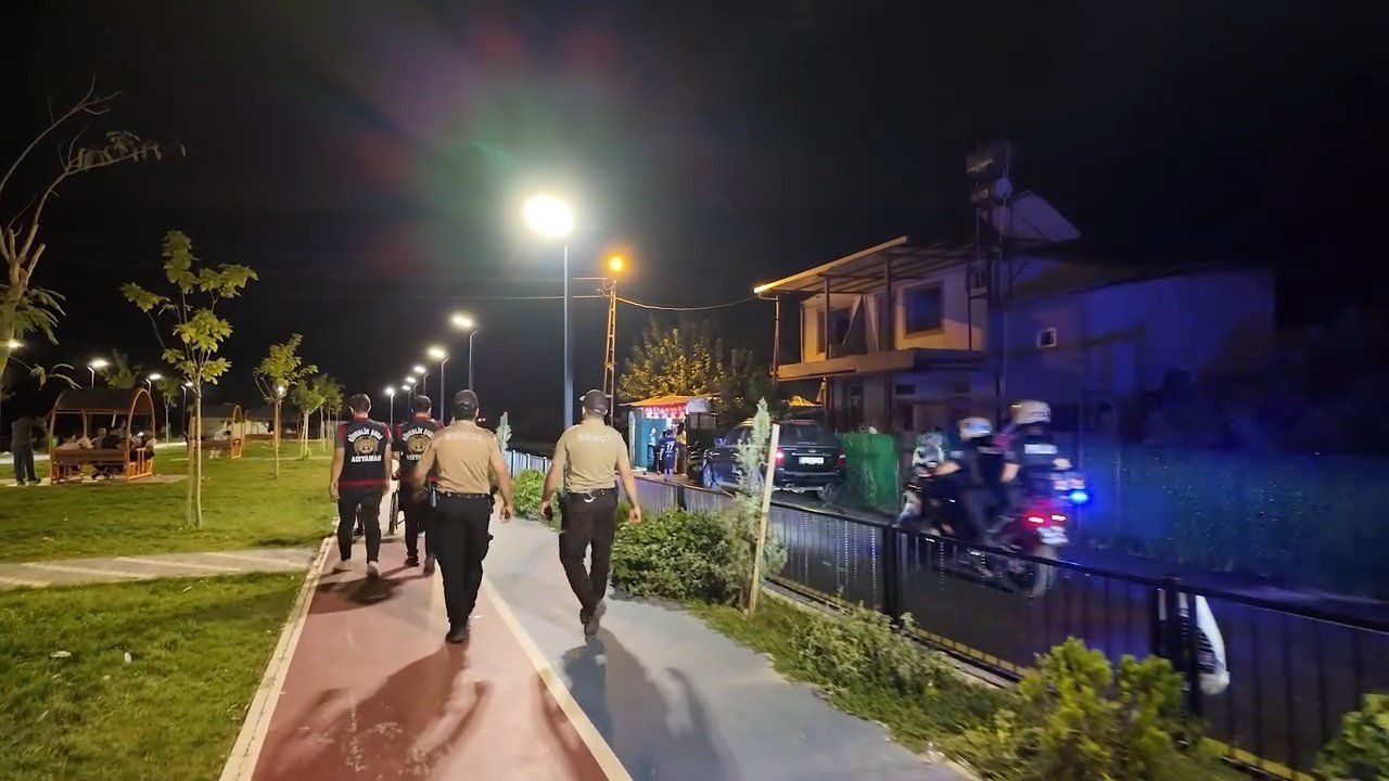 Adıyaman’da asayiş uygulamasında 2 aranan şahıs yakalandı
