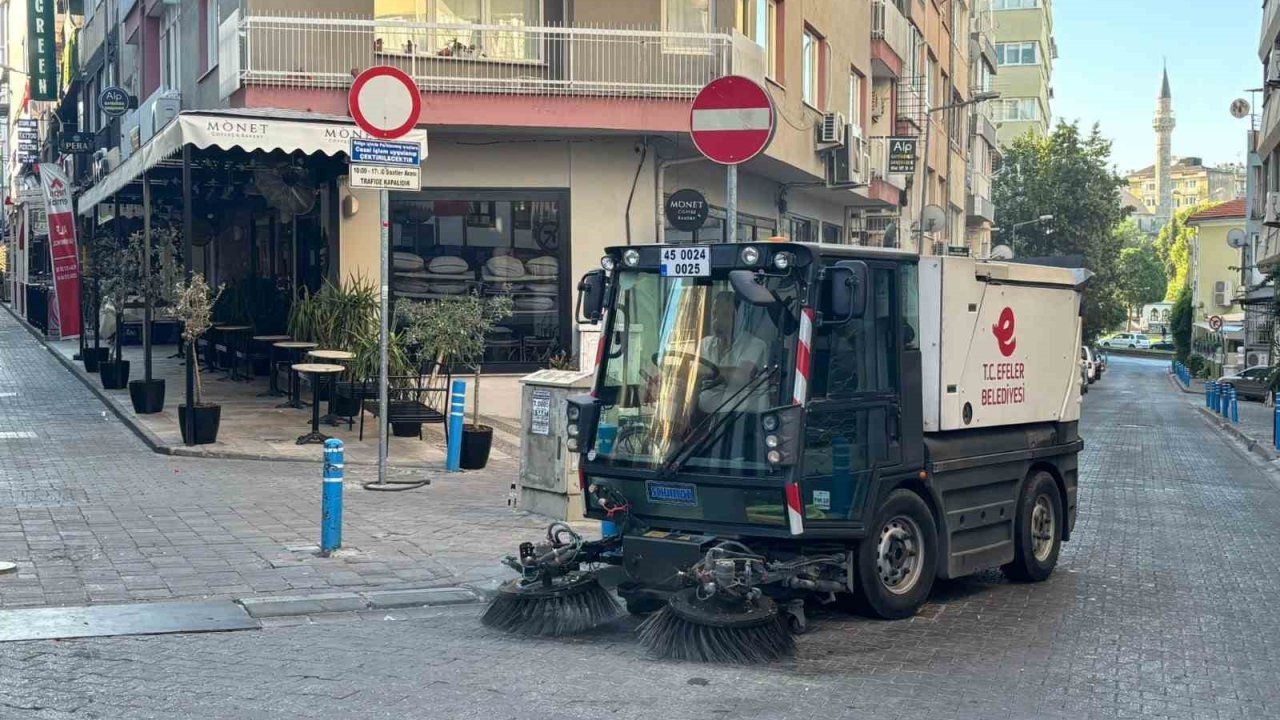 Efeler Belediyesi ekipleri temizlik çalışmalarını sürdürüyor