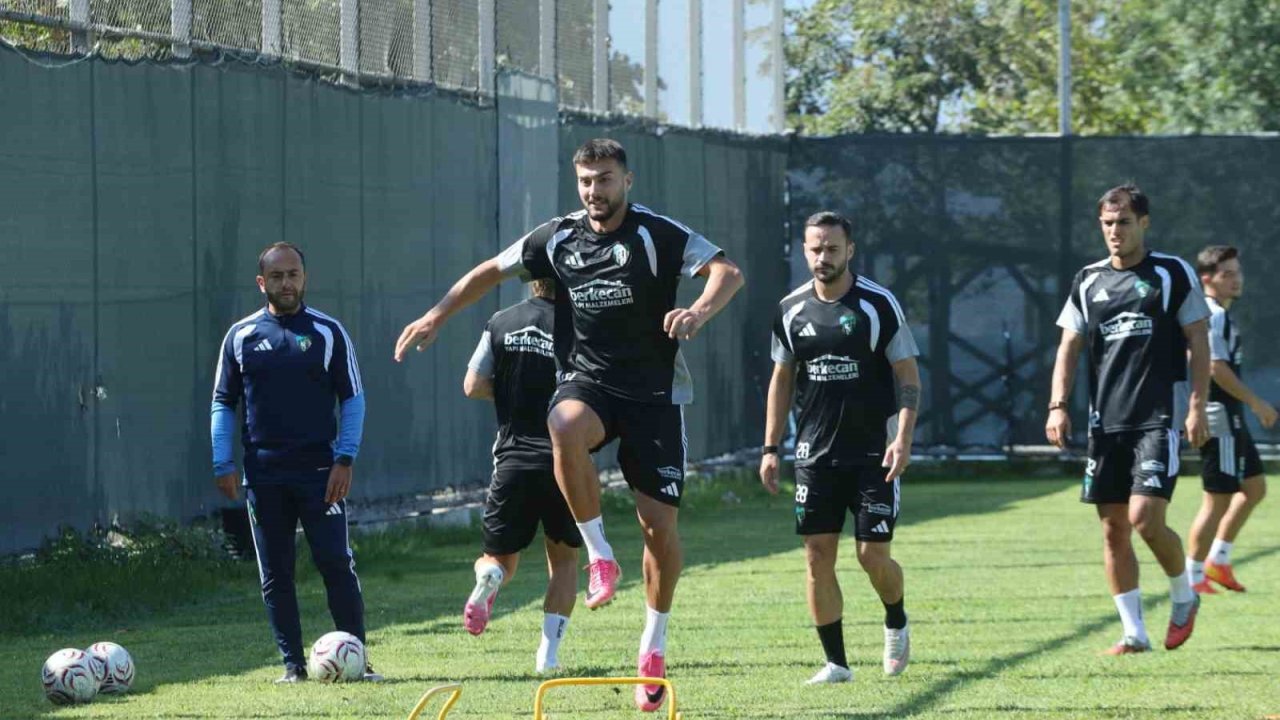 Florian Aye: "Takım ruhuyla hareket edip gol arayışında olan Florian göreceksiniz"