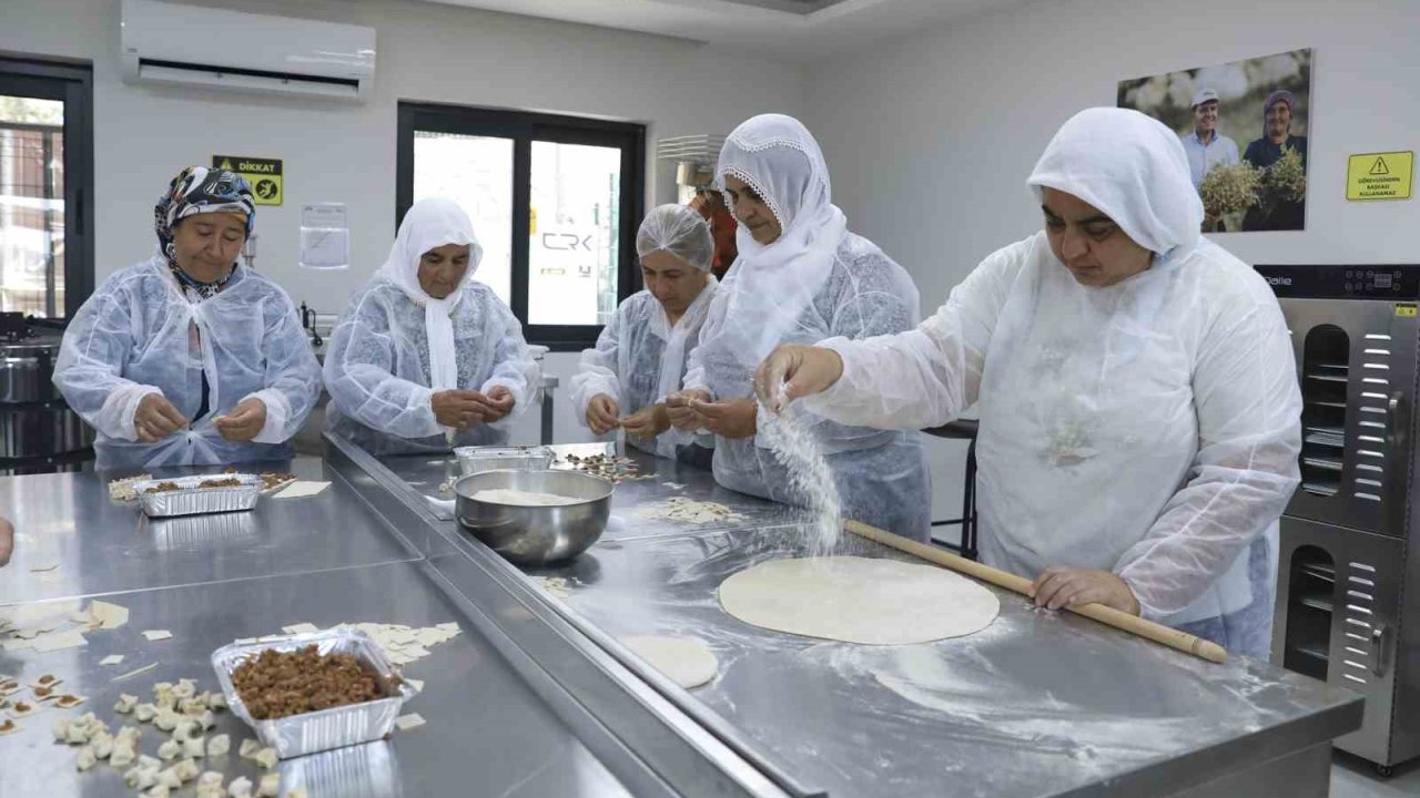 Mersin’de eski köy okulu kadınların üretim yuvası oldu