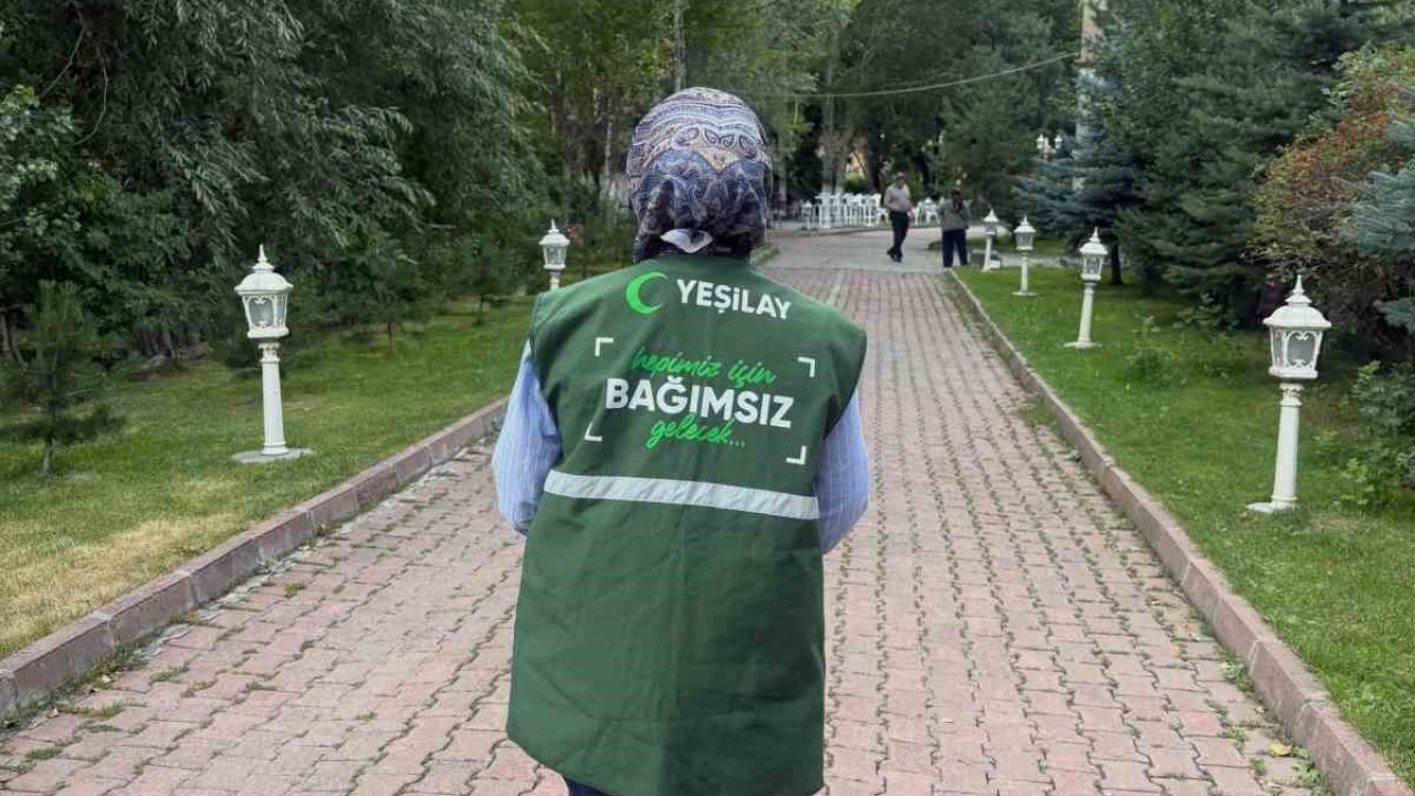Yeşilay Kars’tan esnaflara bağımlılıkla mücadele bilgilendirmesi