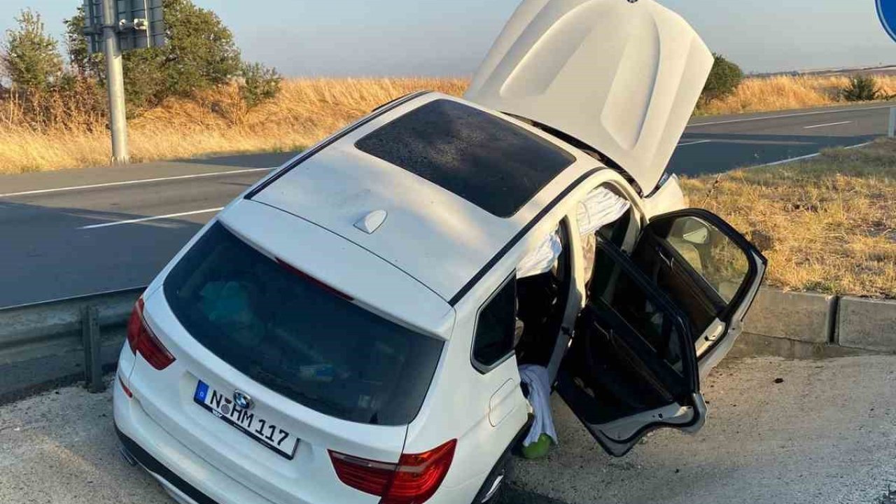 Keşan’da su kanalına düşen otomobilde 4 kişi yaralandı