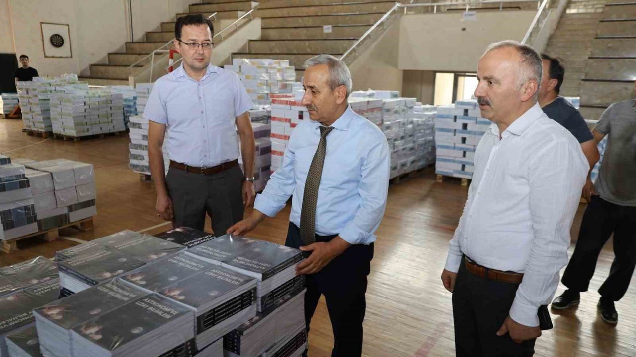 Karabük’te 352 bin ücretsiz ders kitabı dağıtımı başladı