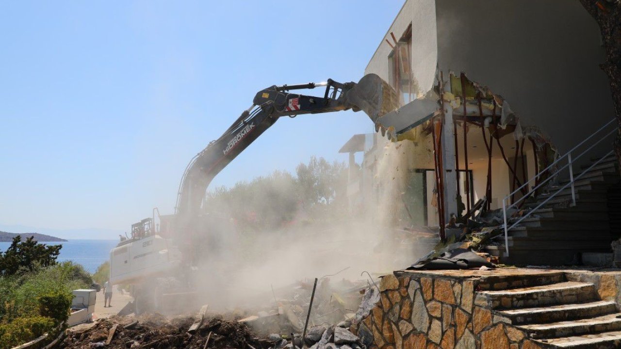 Bodrum’da kaçak yapılarda yıkım çalışmaları sürüyor
