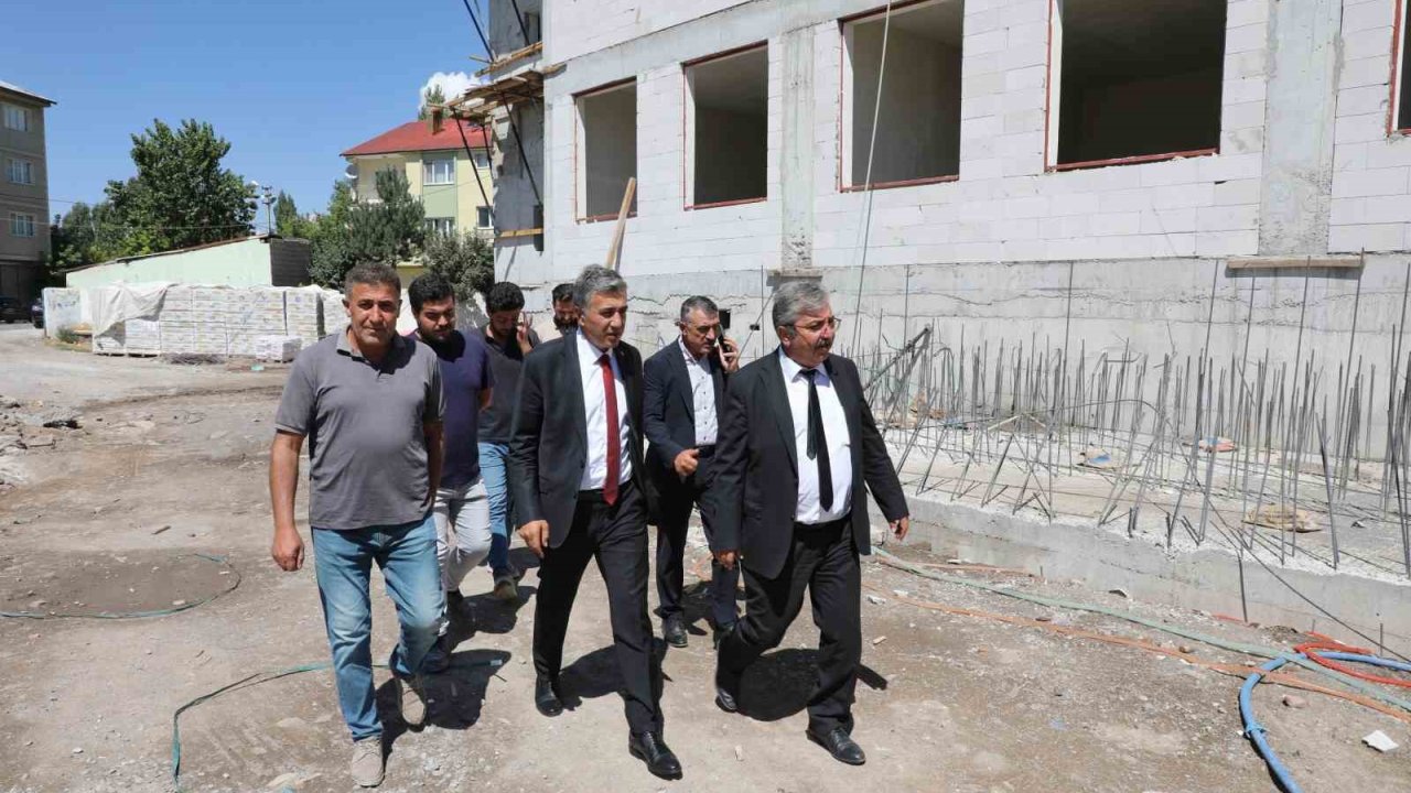 Ağrı Milli Eğitim Müdürü Çakan, Patnos’ta okullardaki hazırlıkları inceledi