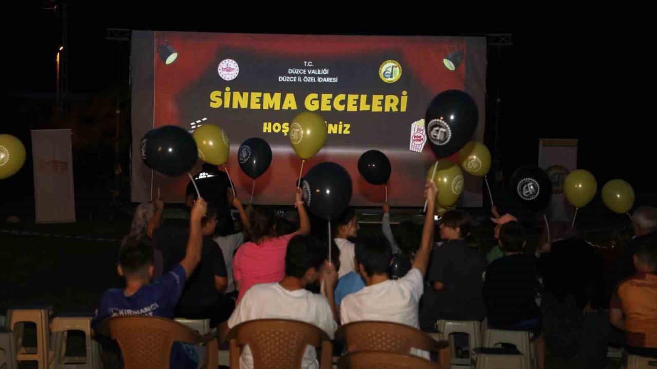Hasanlar köyünde nostalji dolu açık hava sineması
