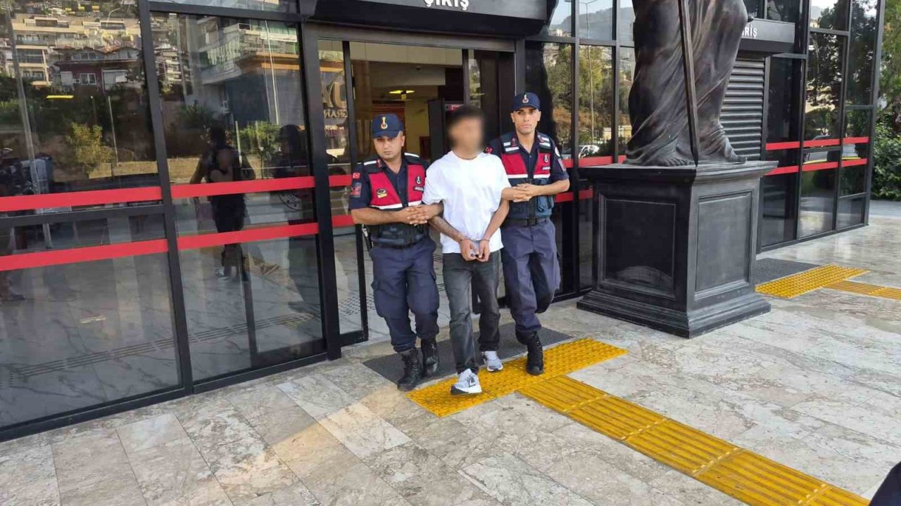 Alanya’da polise silah doğrultan şüpheli tutuklandı
