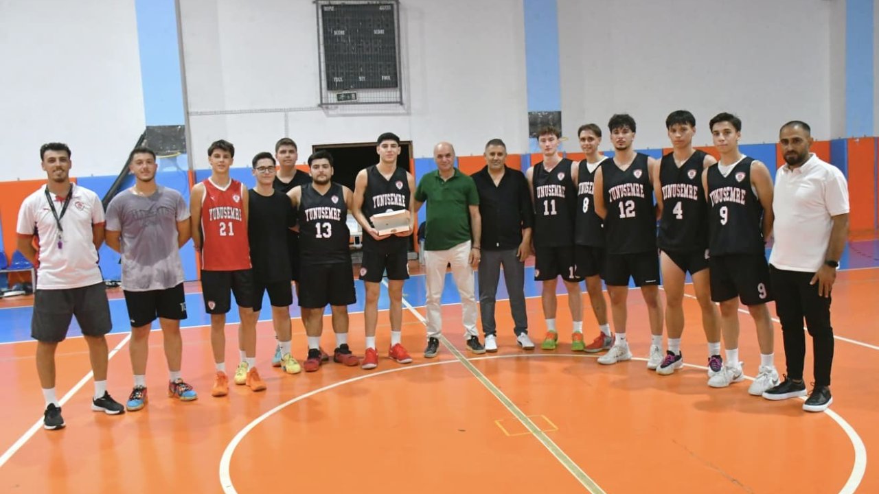 Yunusemre Belediyespor potada geleceğe yatırım yapıyor