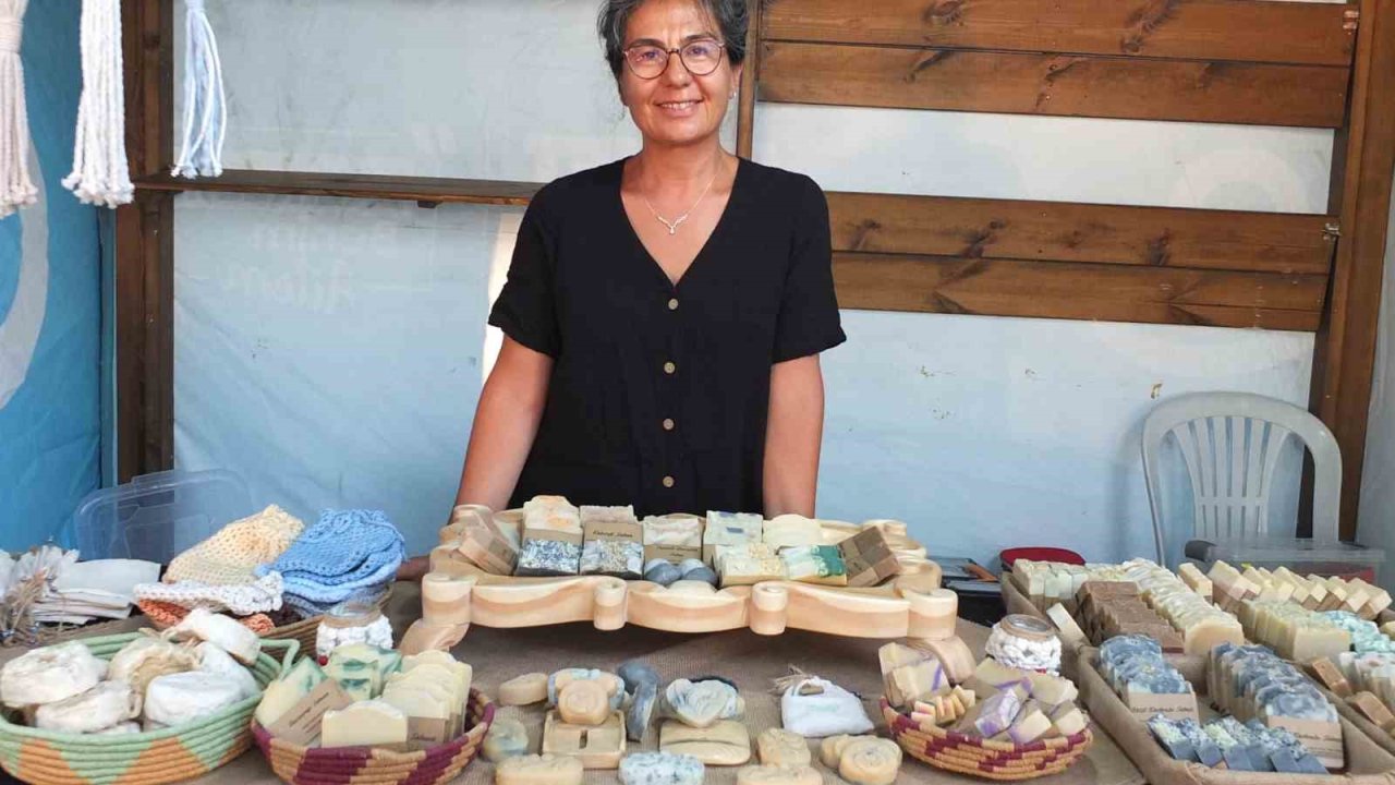 Burhaniye’de makine teknikeri Belma hanımın el yapımı sabunları ilgi gördü