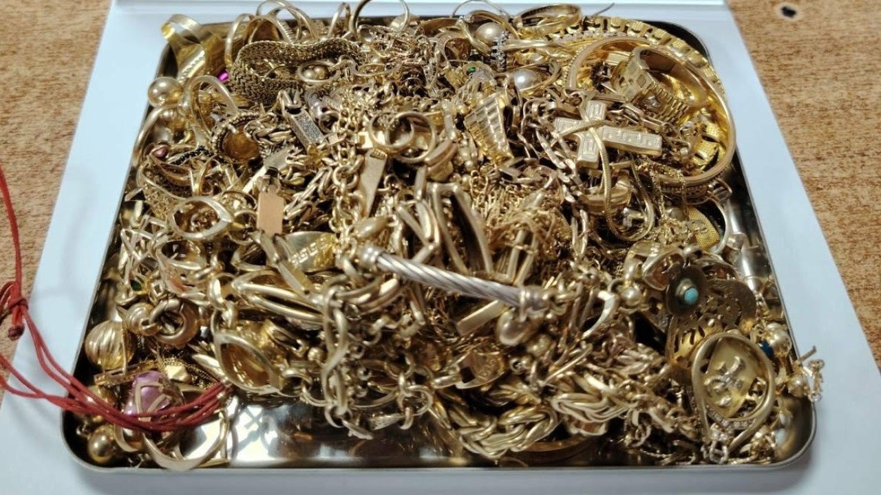 Türkiye’ye sokulmak istenen 708 gram kaçak altın komşuya takıldı