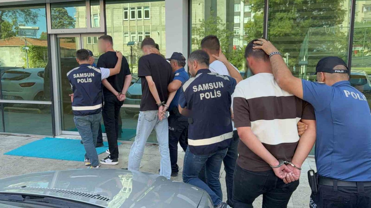 Samsun’da takip ettikleri taksinin içindeki müşteriyi darp eden 4 kişi gözaltına